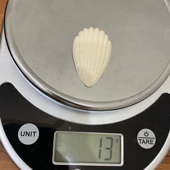 Vintage LIEBA USA Enameled Shell-Shaped Gold-tone Scarf Clip 13g. - Picture 10 of 12